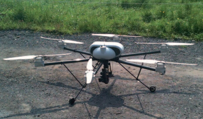 Dron con 6 motores utilizado en agricultura.